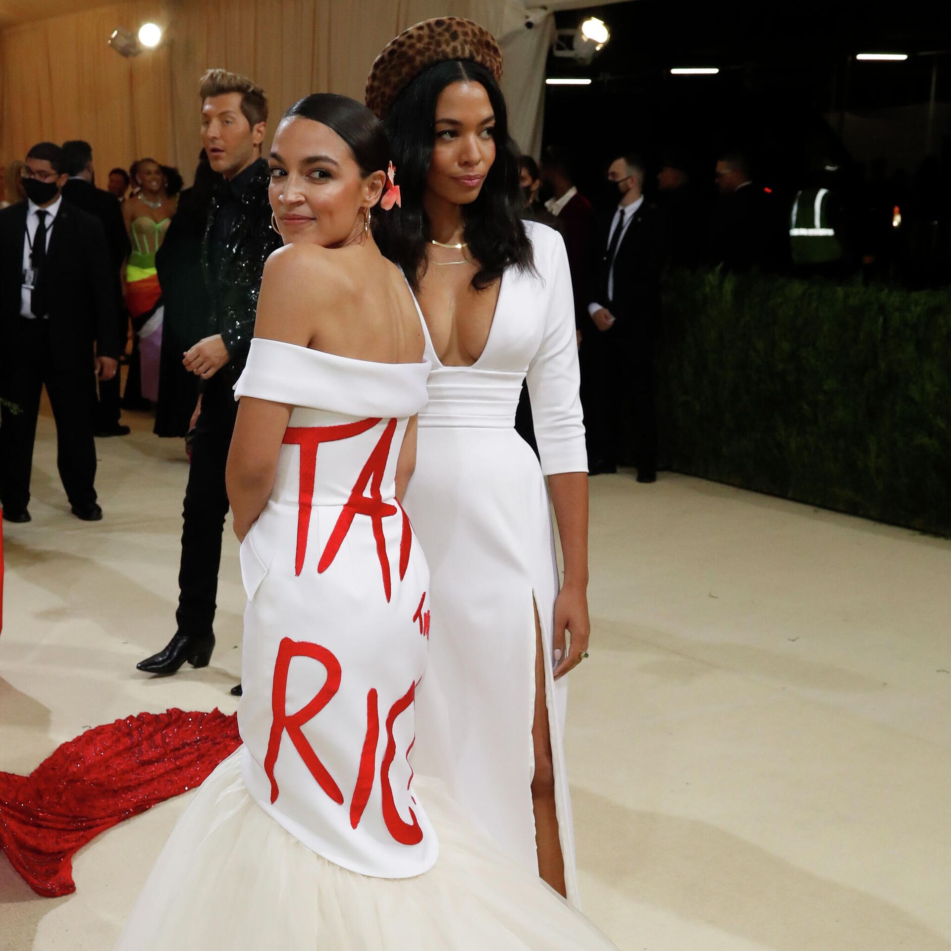 Vogue Releases Video of AOC’s ‘Dress Prep’ for Met Gala - 18.09.2021 ...