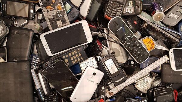 Pile of phones - Sputnik International