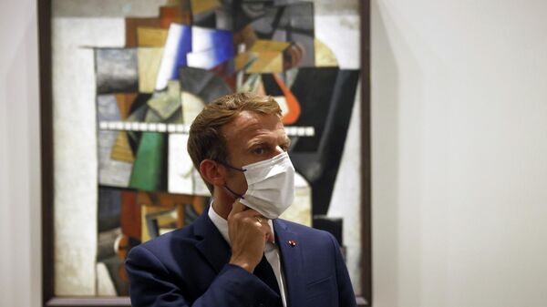 French President Emmanuel Macron visits the exhibition 'The Morozov Collection, Icons of Modern Art' at Foundation Louis Vuitton in Paris, France, September 21, 2021. - Sputnik International