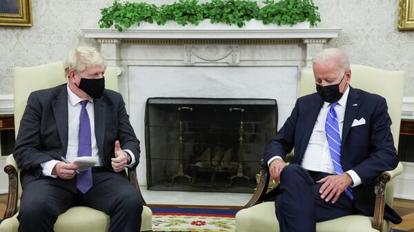 U.S. President Joe Biden and British Prime Minister Boris Johnson hold a bilateral meeting in the Oval Office at the White House in Washington, U.S., September 21, 2021. - Sputnik International