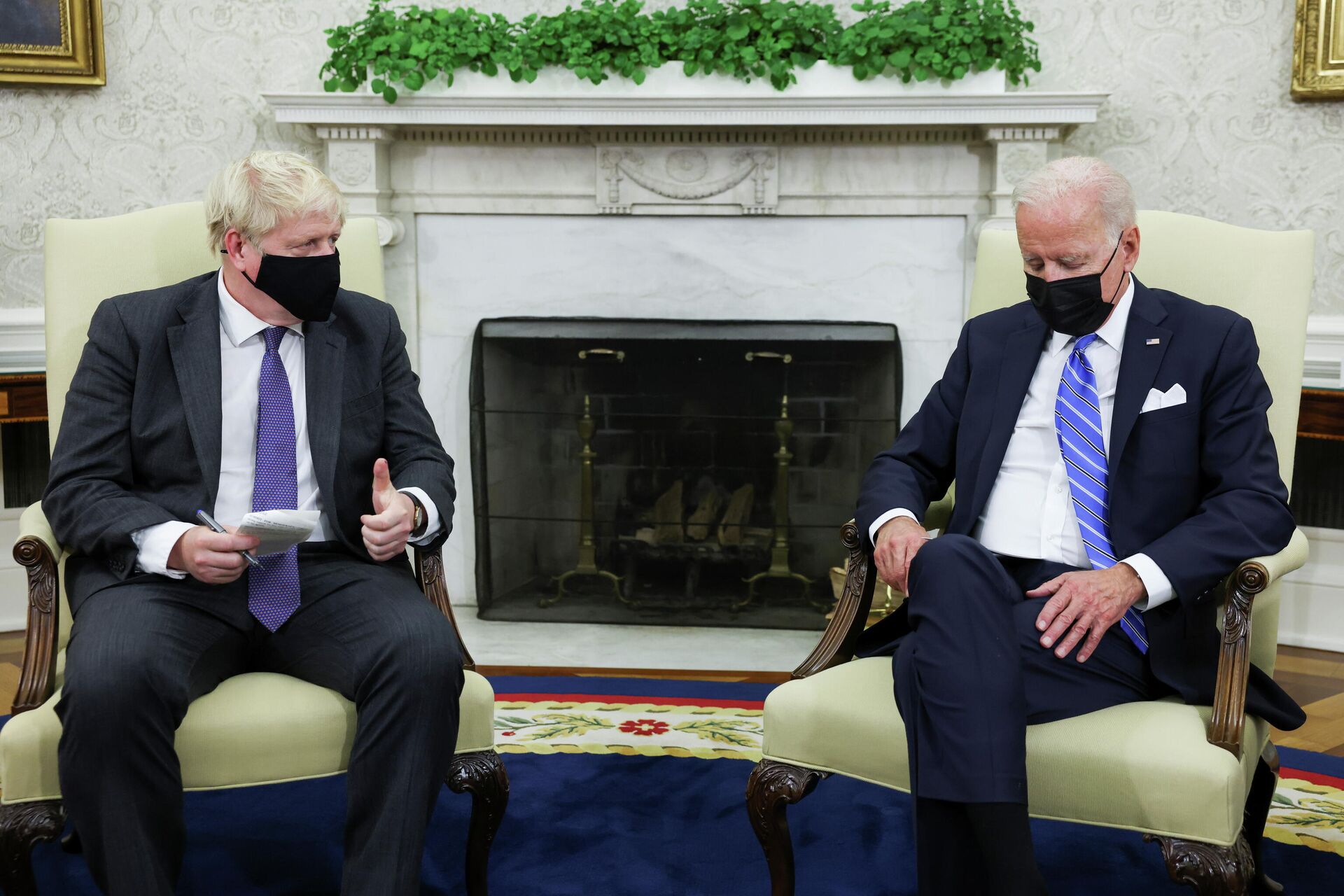 U.S. President Joe Biden and British Prime Minister Boris Johnson hold a bilateral meeting in the Oval Office at the White House in Washington, U.S., September 21, 2021. - Sputnik International, 1920, 22.09.2021