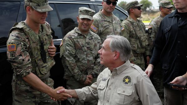 Texas Governor Gregg Abbott shakes hands with a U.S. Soldier after a news conference near the International Bridge between Mexico and the U.S., where migrants seeking asylum in the U.S. are waiting to be processed, in Del Rio, Texas, U.S., September 21, 2021 - Sputnik International