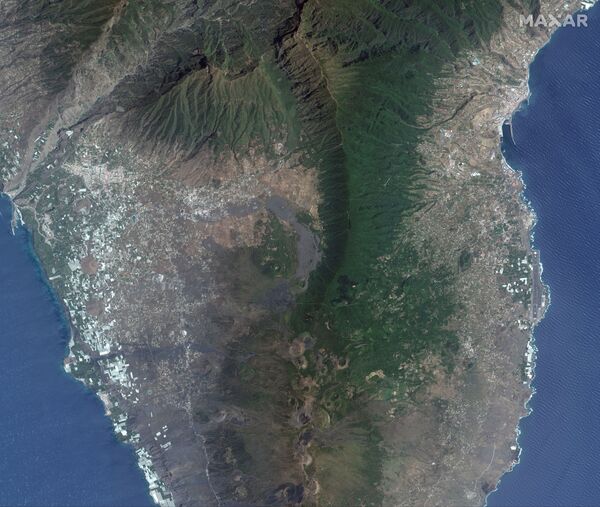A satellite image shows Cumbre Vieja volcano on the island of La Palma on 17 September 2021 - two days before the volcano erupted. - Sputnik International