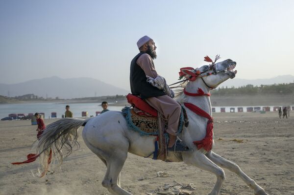 A member of Taliban rides a horse at Qargha Reservoir on the outskirts of Kabul on 19 September 2021. - Sputnik International