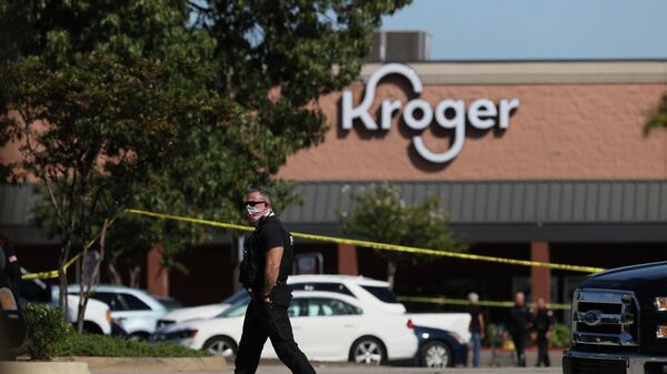 Emergency personnel respond to a shooting at a Kroger supermarket in suburban Memphis, Tennessee, U.S., September 23, 2021 - Sputnik International