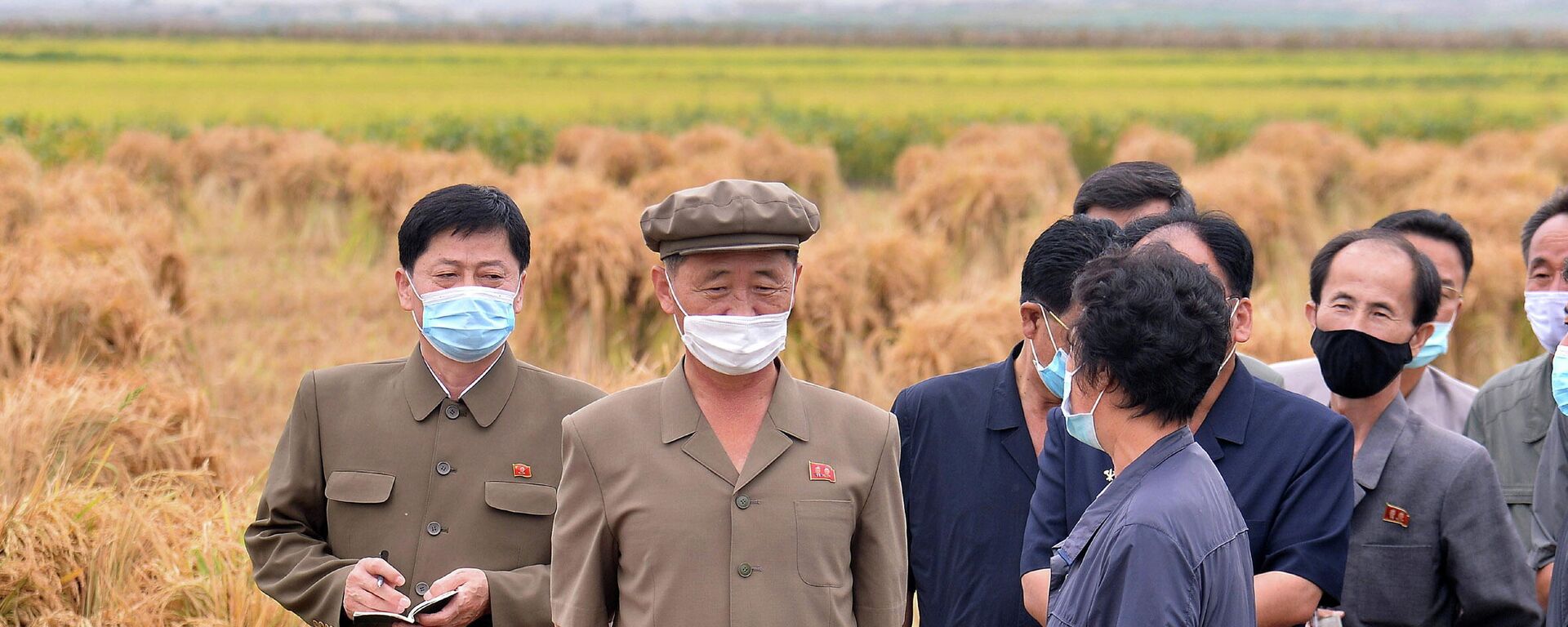North Korea's Premier Kim Tok Hun inspects agricultural and light industrial fields - Sputnik International, 1920, 25.09.2021