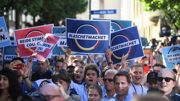 Supporters take part in a rally with German Chancellor Angela Merkel and North Rhine-Westphalia State Premier, Christian Democratic Union (CDU) party leader and candidate for chancellor Armin Laschet, ahead of the September 26 general election, in Aachen, Germany, September 25, 2021.  - Sputnik International