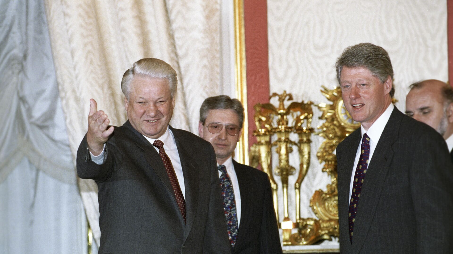 Then-Russian President Boris Yeltsin and his US counterpart Bill Clinton at a meeting in the Kremlin, Moscow, in January 1994 - Sputnik International, 1920, 19.09.2022