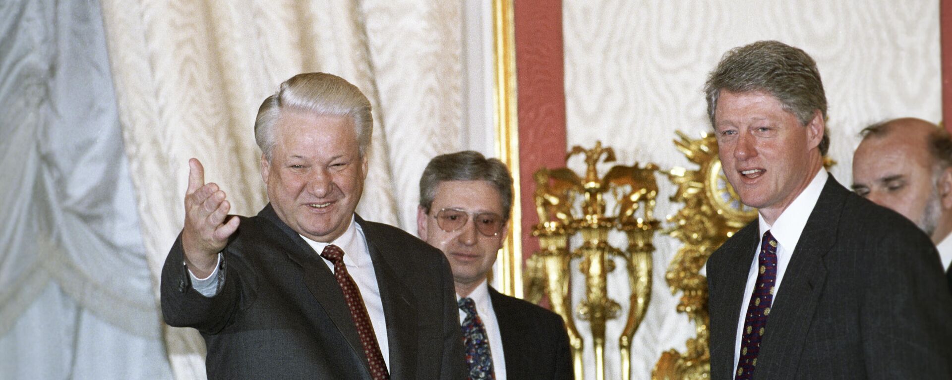 Then-Russian President Boris Yeltsin and his US counterpart Bill Clinton at a meeting in the Kremlin, Moscow, in January 1994 - Sputnik International, 1920, 26.09.2021