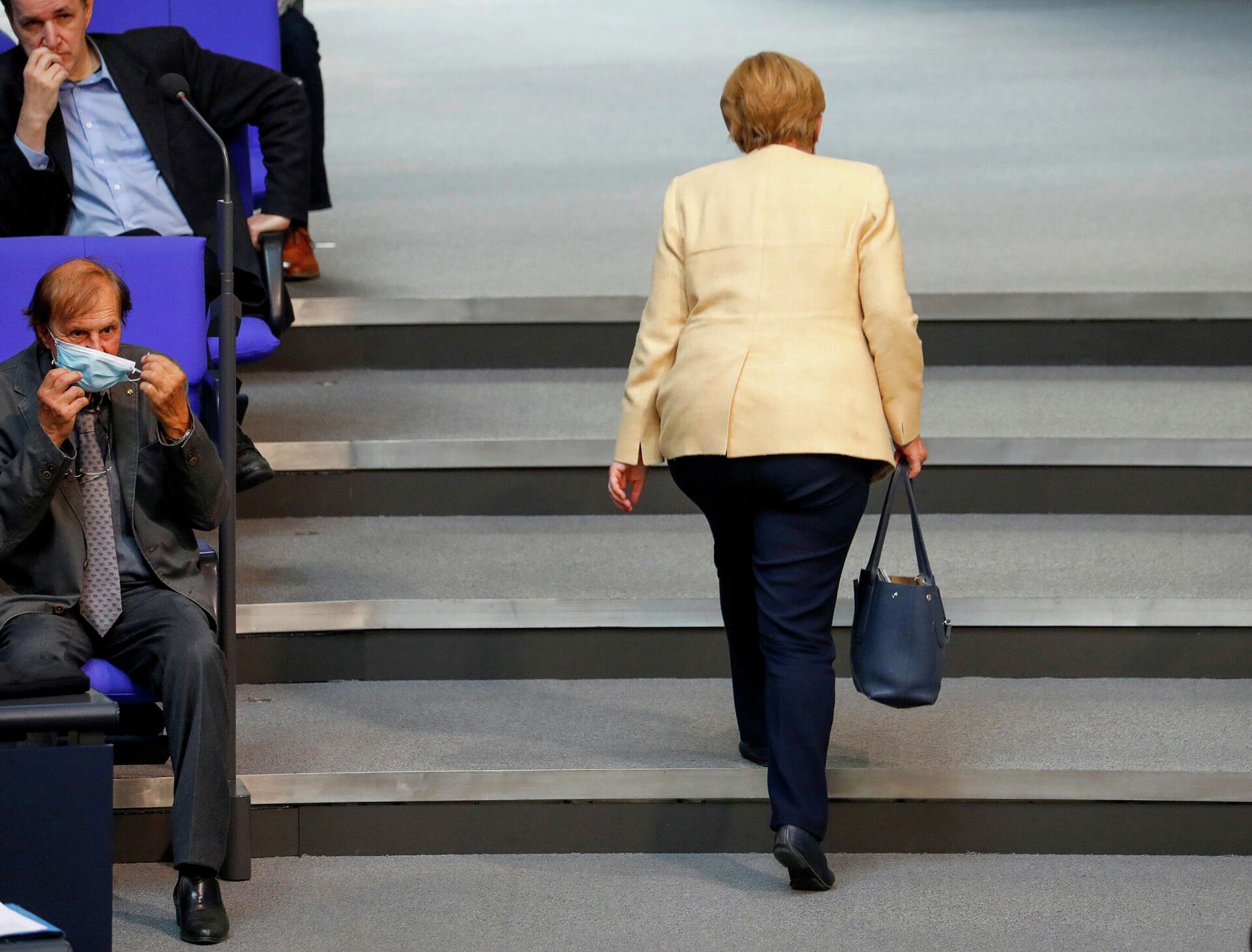 German Chancellor Angela Merkel leaves the plenary hall of the lower house of Parliament, or Bundestag, during one of the last sessions before the federal elections in Berlin, Germany, on 7 September 2021. - Sputnik International, 1920, 26.09.2021