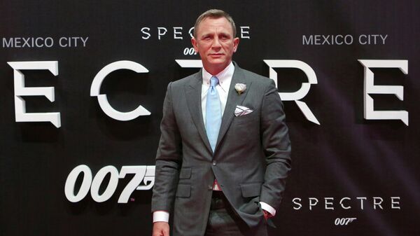 Actor Daniel Craig poses for photographers on the red carpet at the Mexican premiere of the new James Bond 007 film Spectre in Mexico City, November 2, 2015 - Sputnik International