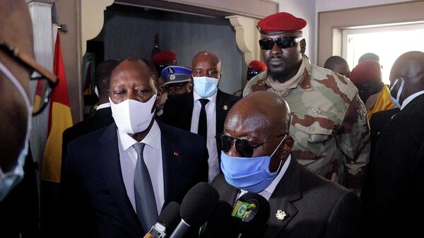 Ghana's President Nana Akufo-Addo speaks to members of the media as Ivory Coast's President Alassane Ouattara, and Guinea's Special forces commander Mamady Doumbouya, who ousted President Alpha Conde, stand next to him after their meeting to discuss ways to return Guinea to constitutional order, in Conakry, Guinea, September 17, 2021. - Sputnik International
