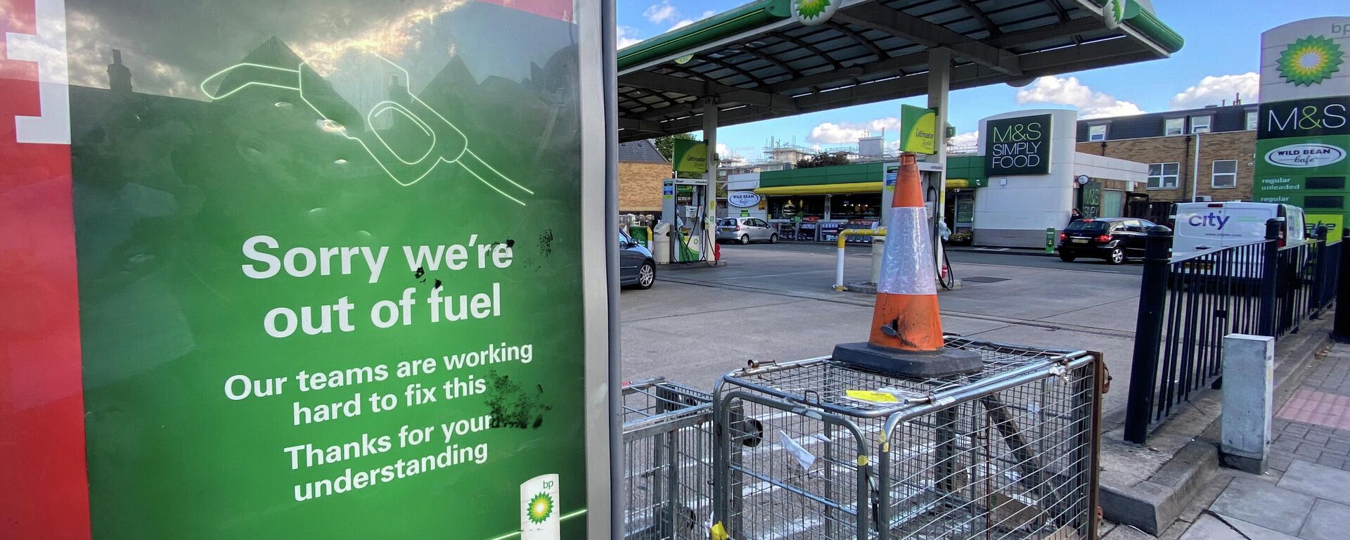 A BP petrol station that has run out of fuel is seen in south London, Britain - Sputnik International, 1920, 28.09.2021