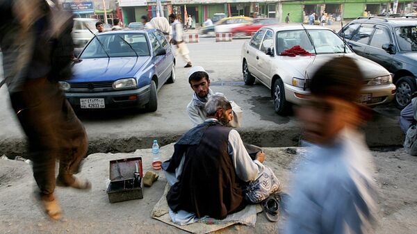 Афганский уличный парикмахер в Кабуле, 2007 год - Sputnik International