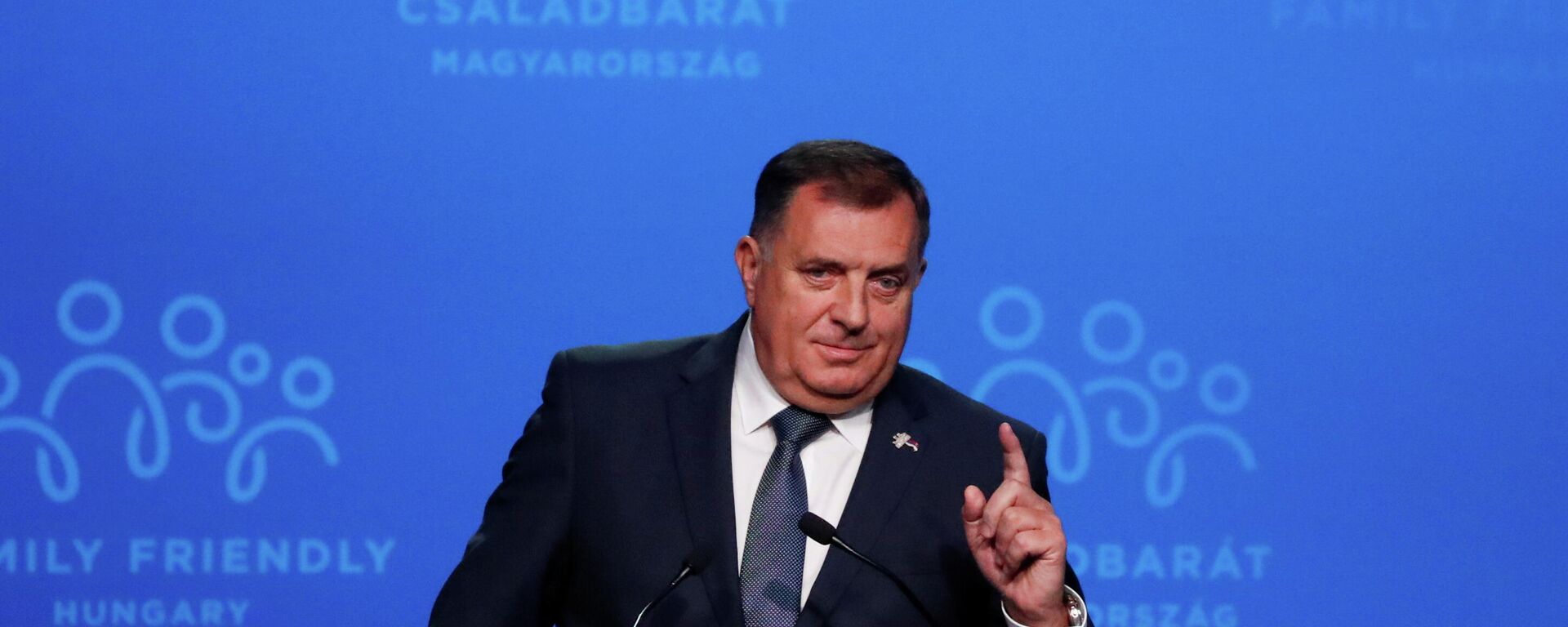 Member of Bosnia and Herzegovina's Presidency Milorad Dodik gestures as he speaks during the Budapest Demographic Summit in Budapest, Hungary, September 23, 2021. - Sputnik International, 1920, 28.09.2021