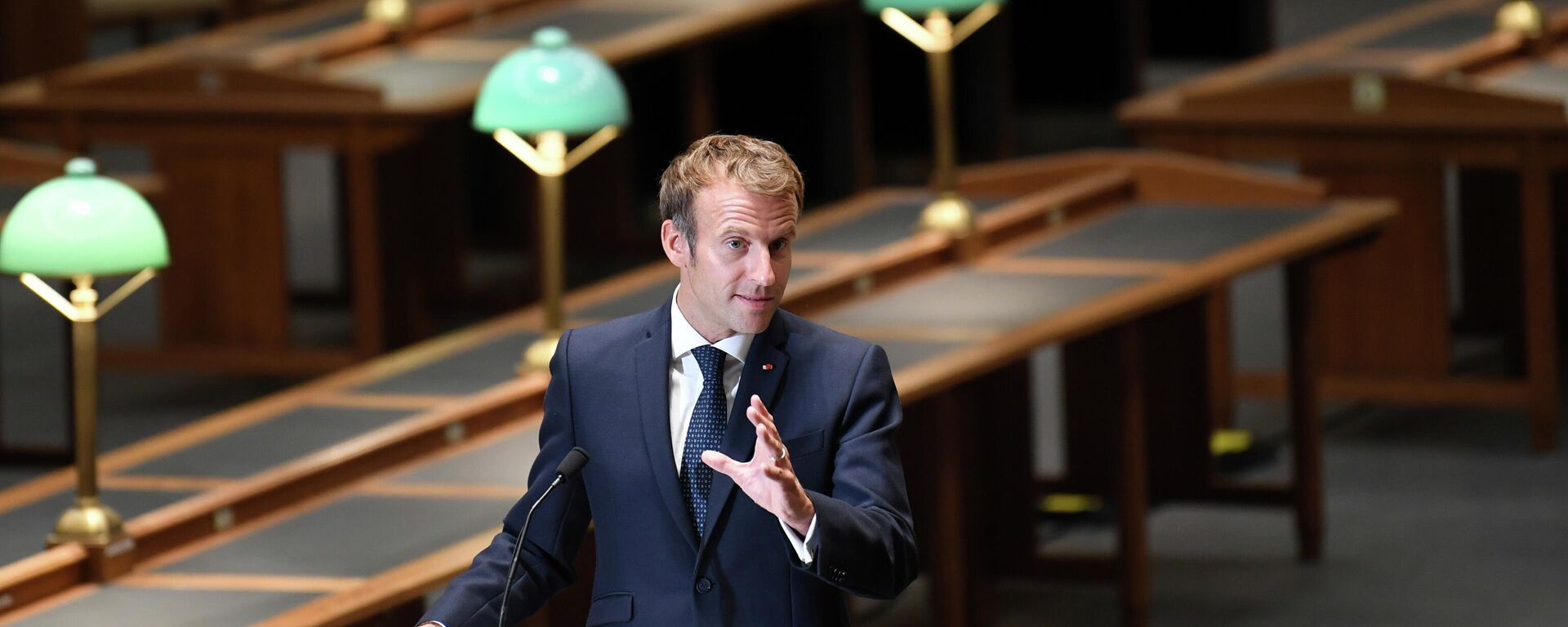 French President Emmanuel Macron delivers a speech at the Richelieu site of the Bibliotheque Nationale de France, after the completion of the renovation project and the 300th anniversary of the installation of the royal collections, in Paris, France, September 28, 2021 - Sputnik International, 1920, 29.09.2021