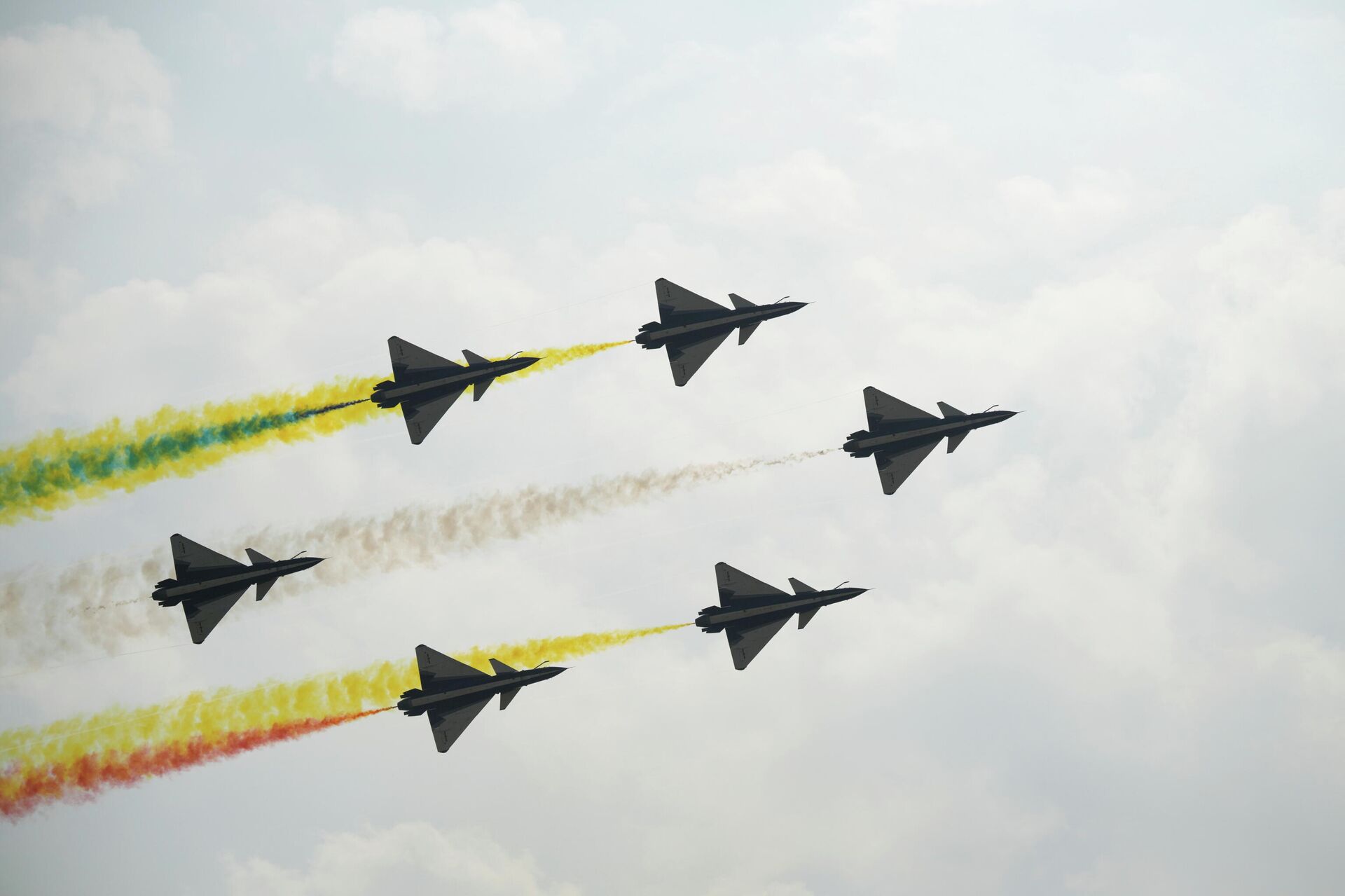 Jets of Chinese People's Liberation Army (PLA) Air Force Bayi aerobatic team perform at the China International Aviation and Aerospace Exhibition, or Airshow China, in Zhuhai, Guangdong province, China September 28, 2021 - Sputnik International, 1920, 29.09.2021