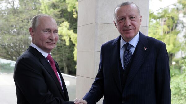 Russian President Vladimir Putin shakes hands with Turkish President Tayyip Erdogan during a meeting in Sochi, Russia September 29, 2021 - Sputnik International