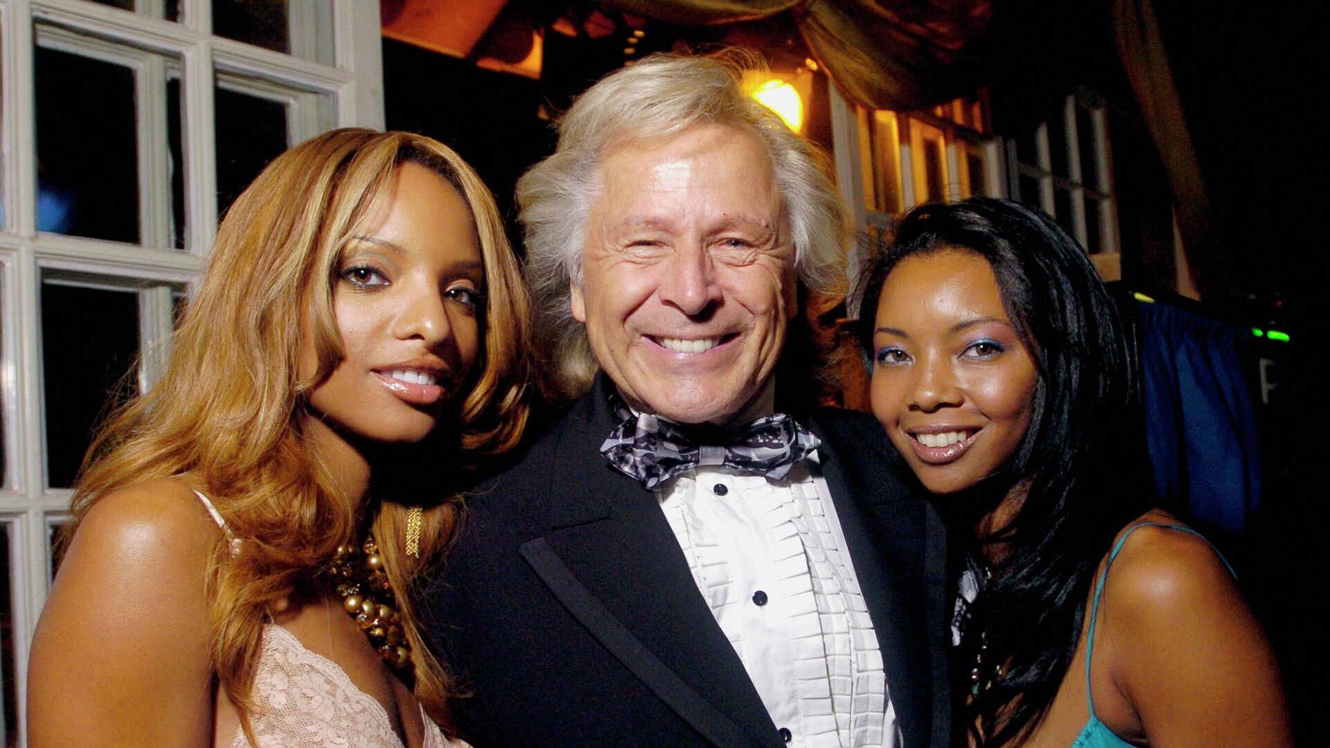 (FILES) In this file photo taken on September 8, 2005 TORONTO (from L) Yves Laurent, Peter Nygard and Melisa Marie Jackson attend the TIFF Opening Night Party following the screening of Water at the 30th Annual Toronto International Film Festival in Toronto, Ontario, Canada - Sputnik International, 1920, 01.10.2021