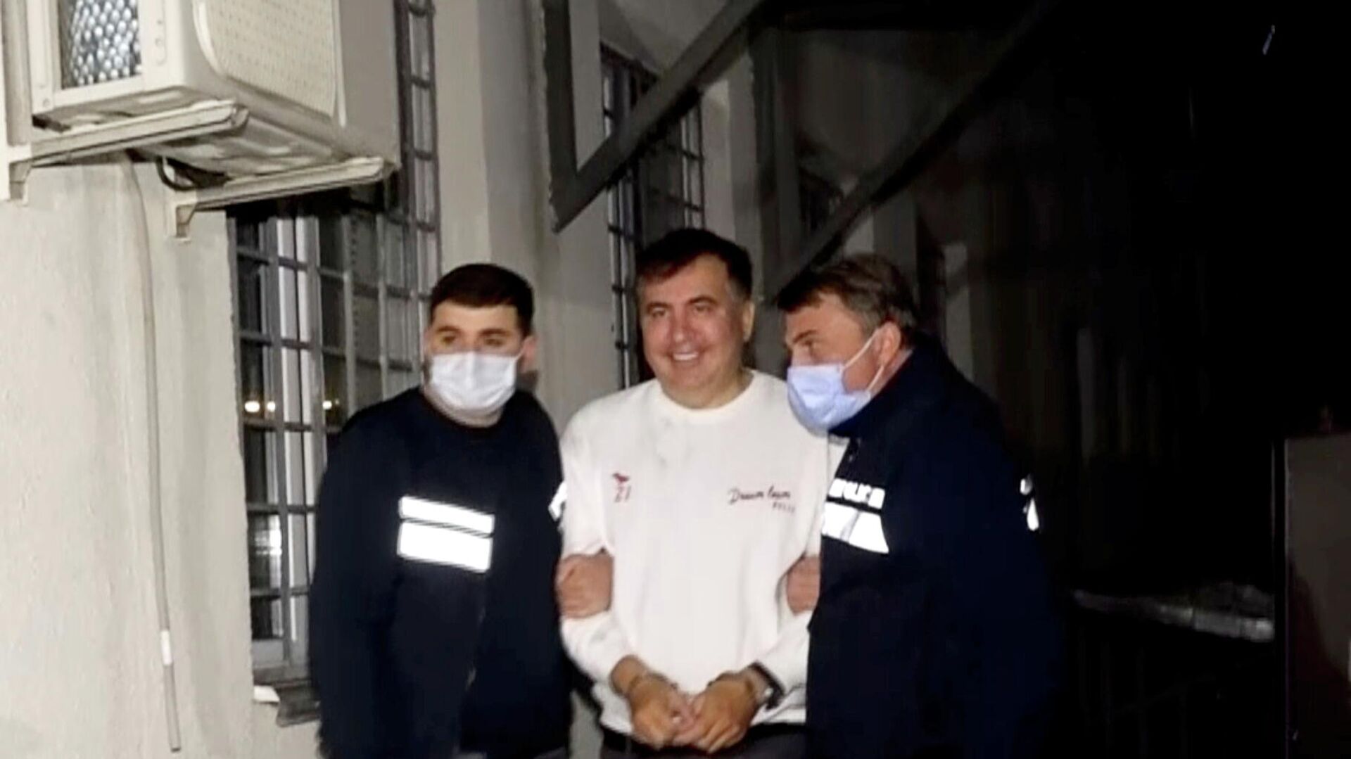 Georgia's former President Mikheil Saakashvili, who was detained after returning to the country, is escorted by police officers as he arrives at a prison in Rustavi, Georgia October 1, 2021, in this still image taken from video. - Sputnik International, 1920, 01.10.2021