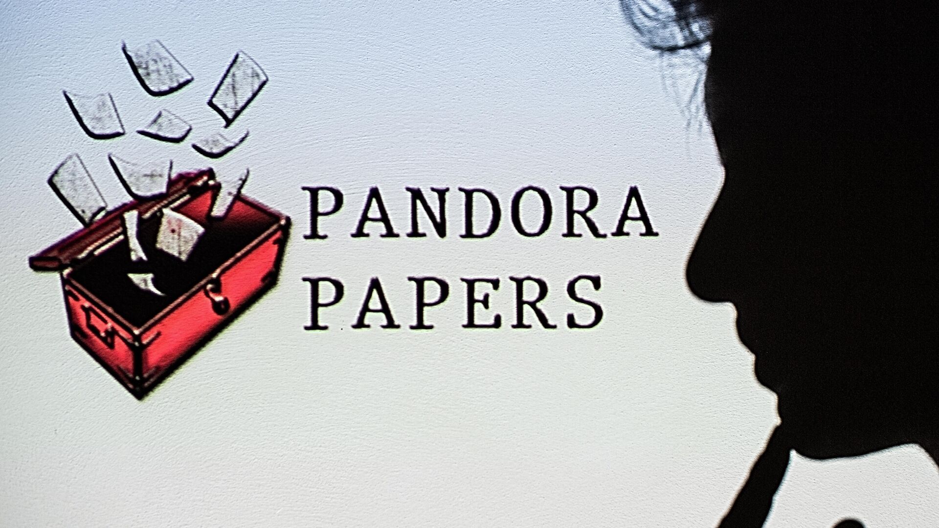 This photograph illustration shows a woman's shadow cast on the logo of Pandora Papers, in Lavau-sur-Loire, western France, on October 4, 2021 - Sputnik International, 1920, 06.10.2021