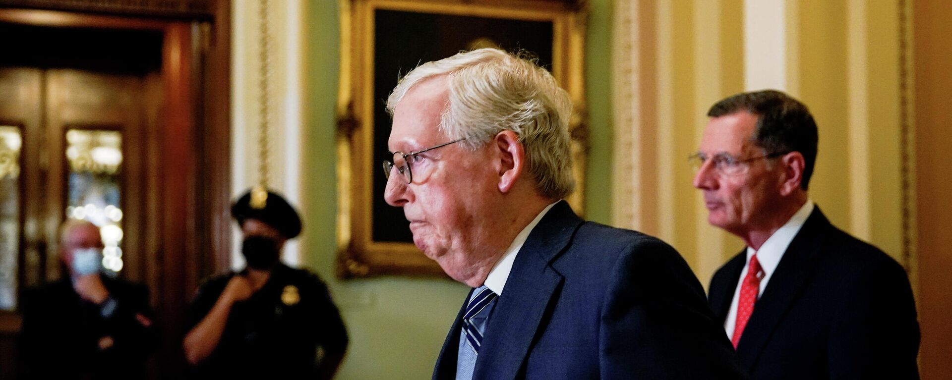 U.S. Senate Republican Leader Mitch McConnell (R-KY) is followed by Senator John Barrasso (R-WY) prior to the Senate Republicans weekly policy lunch at the U.S. Capitol in Washington, U.S., September 28, 2021. - Sputnik International, 1920, 04.10.2021