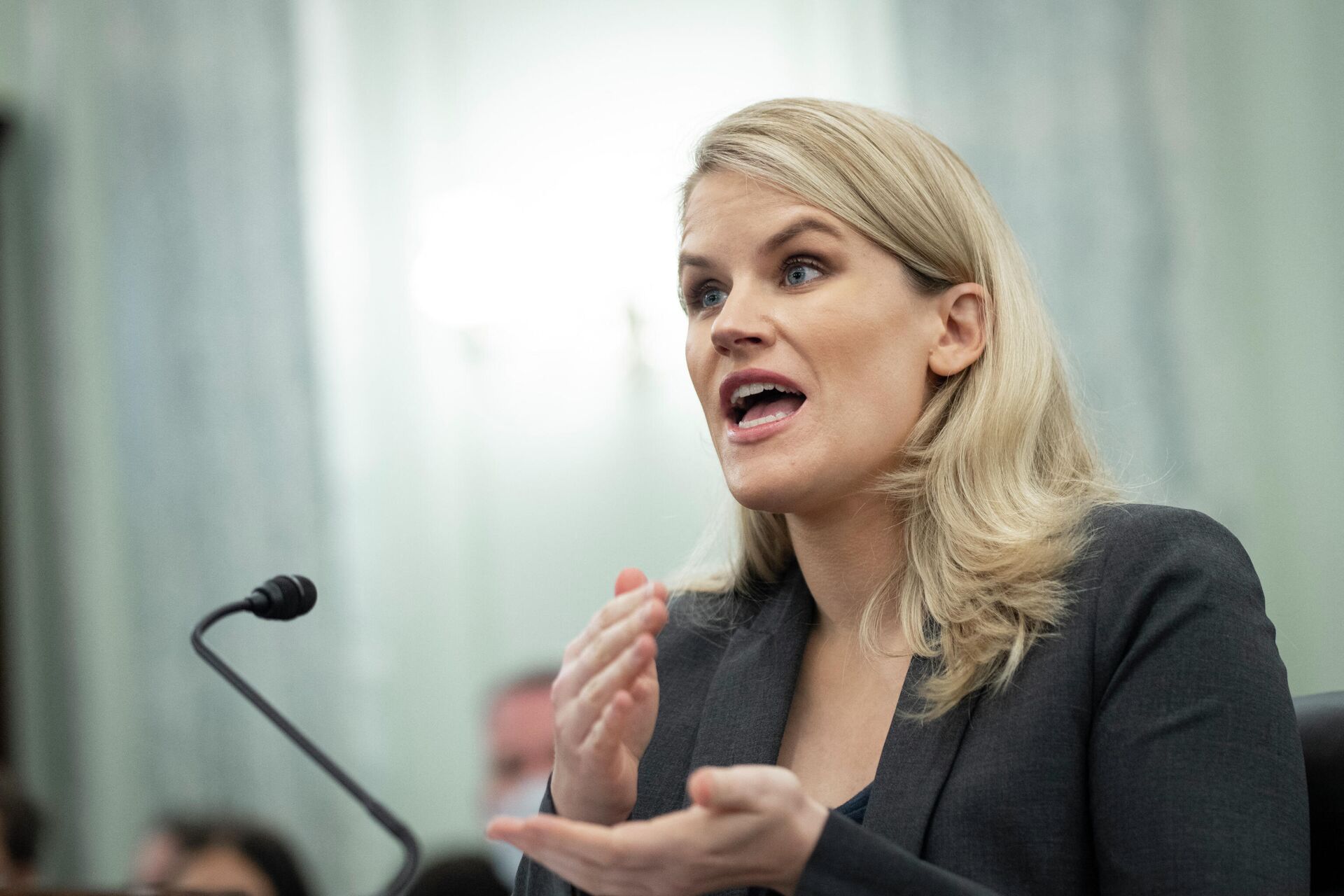 Former Facebook employee and whistleblower Frances Haugen testifies before a Senate Committee on Commerce, Science, and Transportation hearing on Capitol Hill, October 5, 2021, in Washington, DC.  - Sputnik International, 1920, 24.10.2021