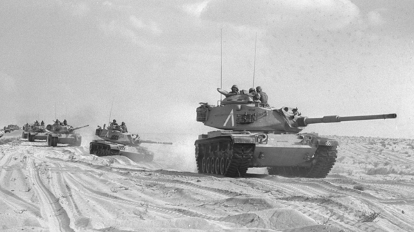 Israel Defense Forces Magach main battle tanks, upgraded version of the American M60 Patton, crossing the Sinai towards the Suez Canal during the Yom Kippur War, October 1973 - Sputnik International
