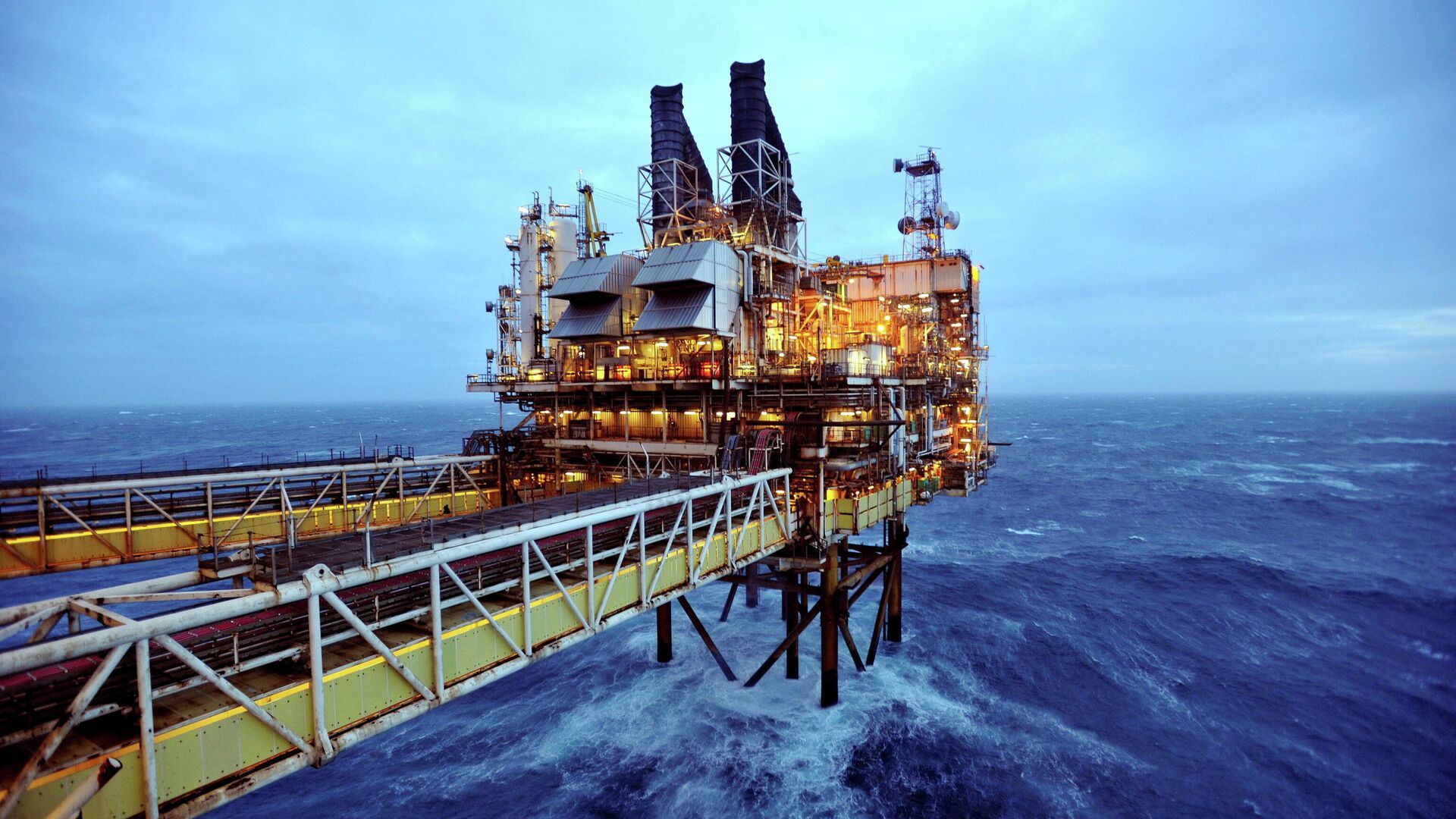 A section of the BP Eastern Trough Area Project (ETAP) oil platform is seen in the North Sea, about 100 miles east of Aberdeen in Scotland, February 24, 2014 - Sputnik International, 1920, 07.10.2021