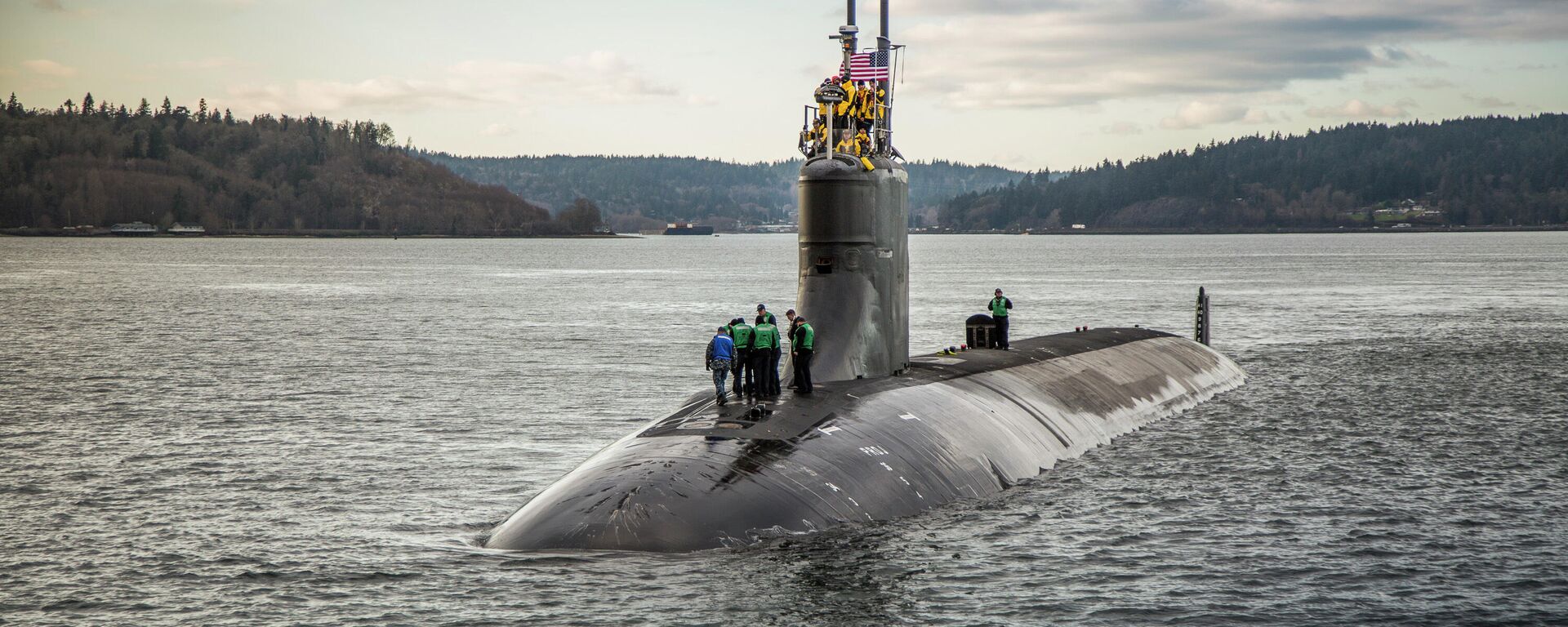 The Seawolf-class fast-attack submarine USS Connecticut (SSN 22) departs Puget Sound Naval Shipyard for sea trials following a maintenance availability - Sputnik International, 1920, 14.02.2022