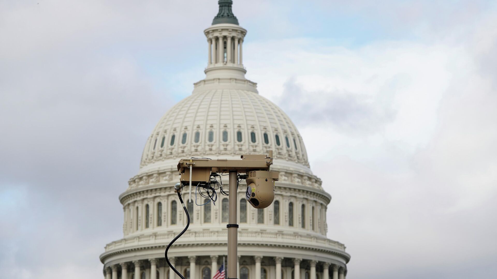 A security camera is seen at the U.S. Capitol as Senate Democrats and Republicans sought to reach an agreement on to avert a debt crisis in Washington, U.S., October 7, 2021. - Sputnik International, 1920, 08.10.2021