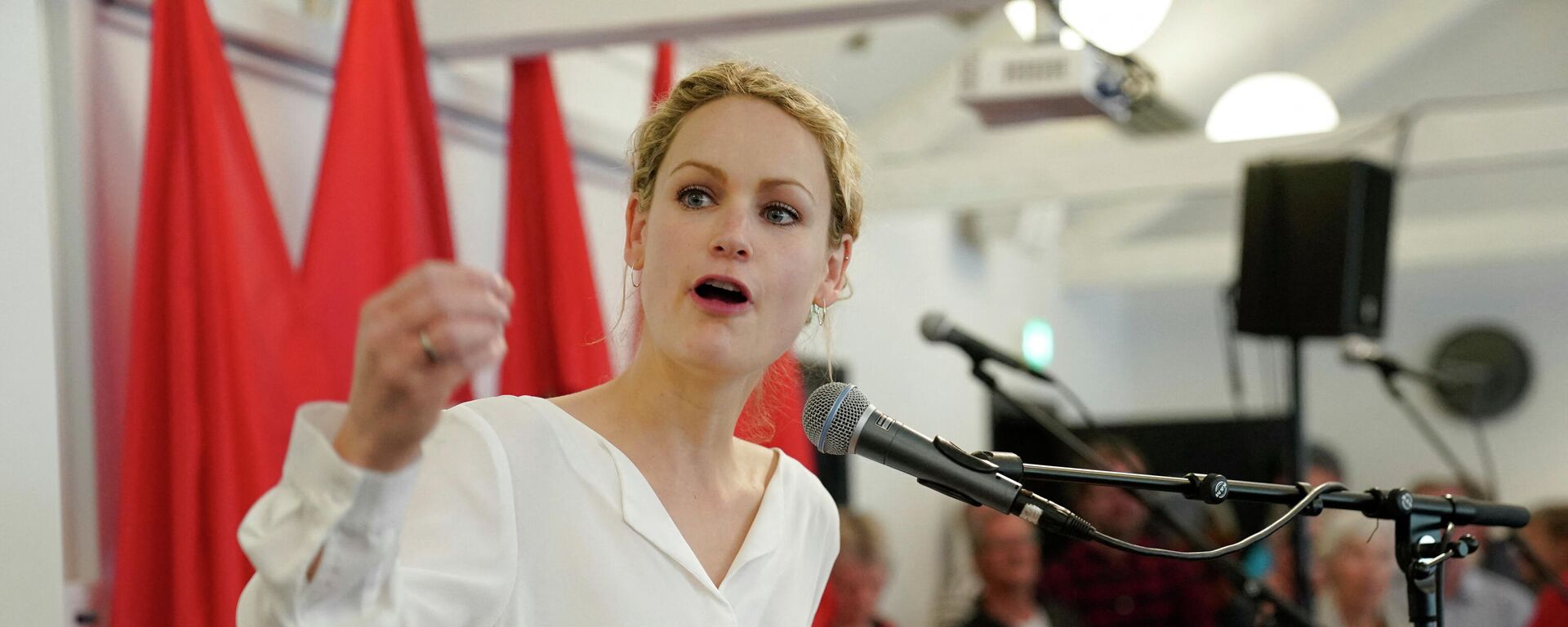 Head of the Red-Green Alliance, Pernille Skipper devilers her speech at a meeting celebrating the International Workers' Day in Amager, Denmark, May 1, 2019 - Sputnik International, 1920, 08.10.2021