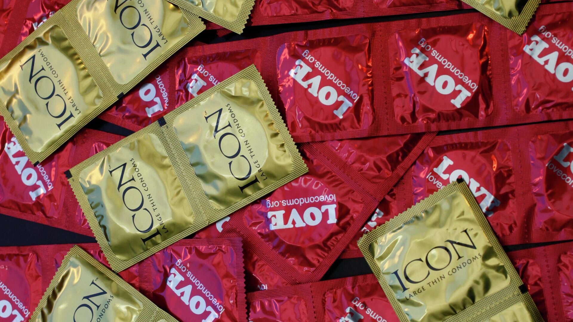 This Feb. 14, 2013 file photo, a sample of condoms distributed freely by the AIDS Healthcare Foundation in 28 countries is displayed at a news conference at the AHF headquarters in Los Angeles.  - Sputnik International, 1920, 08.10.2021