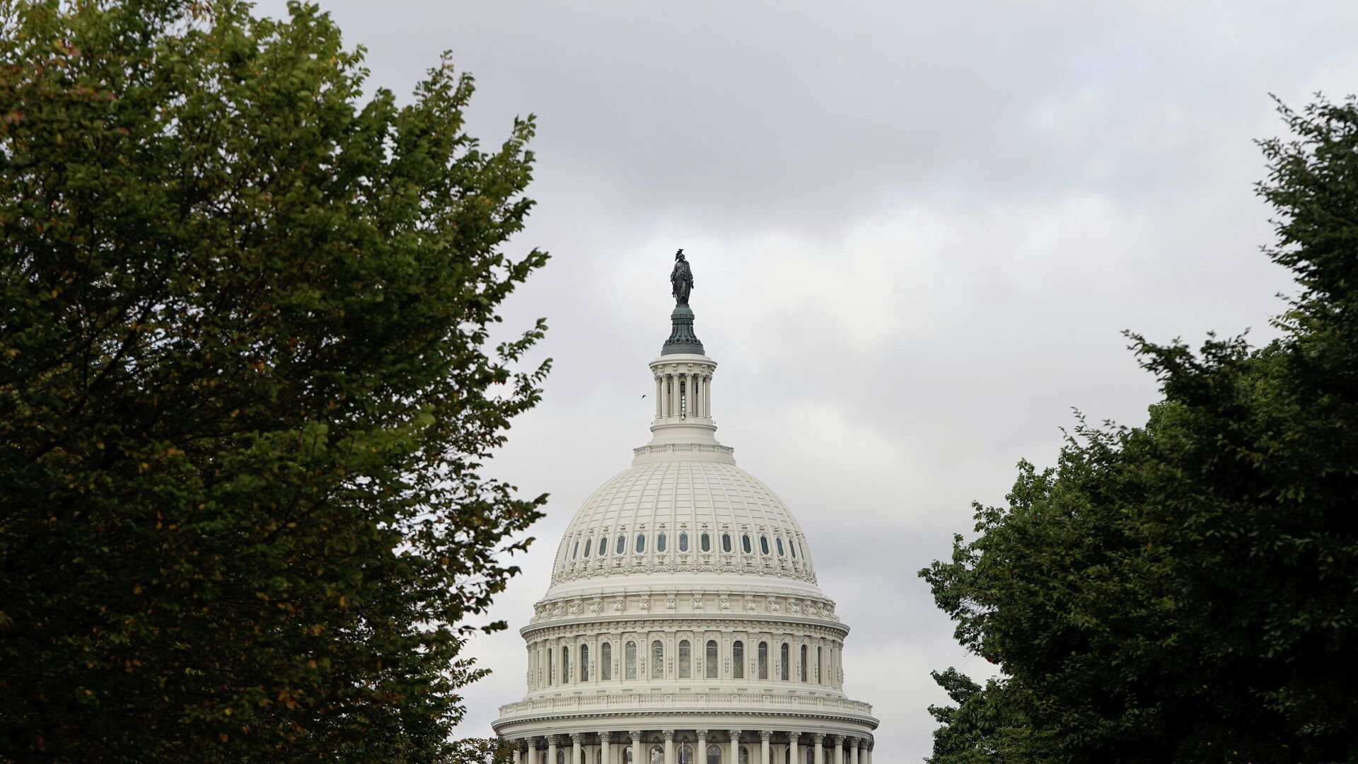 The U.S. Capitol is seen as Senate Democrats and Republicans sought to reach an agreement on to avert a debt crisis in Washington, U.S., October 7, 2021. - Sputnik International, 1920, 27.10.2021