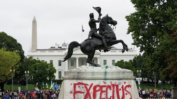 The words Expect us are seen spray-painted on the statue of U.S. President Andrew Jackson, ​as people demonstrate during a climate change protest on Indigenous People's Day, outside the White House, in Washington, D.C., U.S., October 11, 2021. - Sputnik International