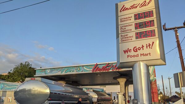 In this Friday, May 20, 2021, photo, a fuel truck driver checks the gasoline tank level at a United Oil gas station in Sunset Blvd., in Los Angeles. - Sputnik International