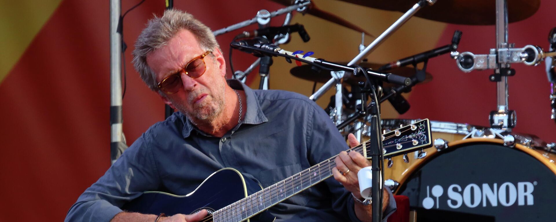 In this April 27, 2014 file photo, Eric Clapton performs at the 2014 New Orleans Jazz & Heritage Festival at Fair Grounds Race Course  in New Orleans. - Sputnik International, 1920, 12.10.2021