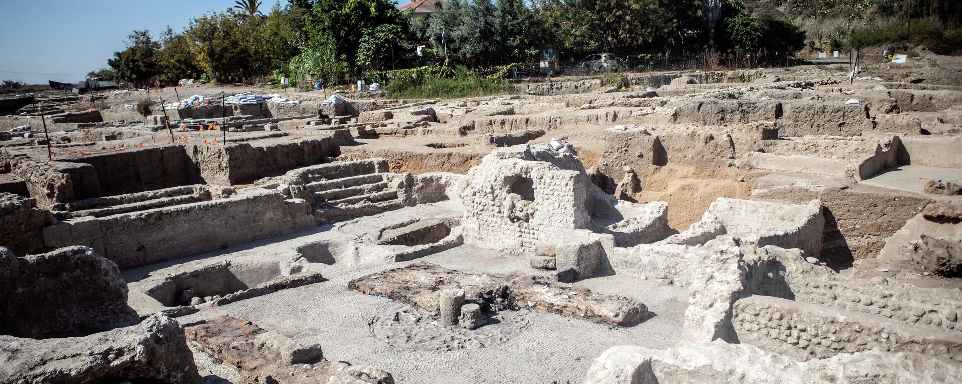 A general view shows the remains of a 1500-year-old Byzantine winery uncovered by the Israel Antiquities Authority, in Yavne, Israel October 11, 2021. - Sputnik International, 1920, 12.10.2021