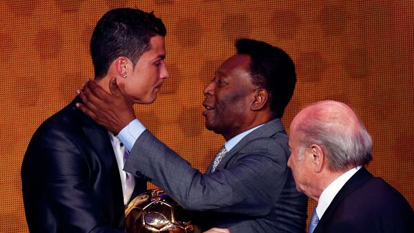 Portugal's Cristiano Ronaldo is congratulated by Pele after being awarded the FIFA Ballon d'Or 2013 in Zurich January 13, 2014 - Sputnik International