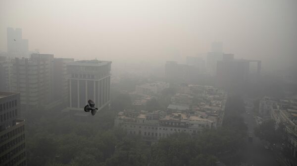 Smog envelopes the skyline in New Delhi, India, Wednesday, Nov. 4, 2020 - Sputnik International