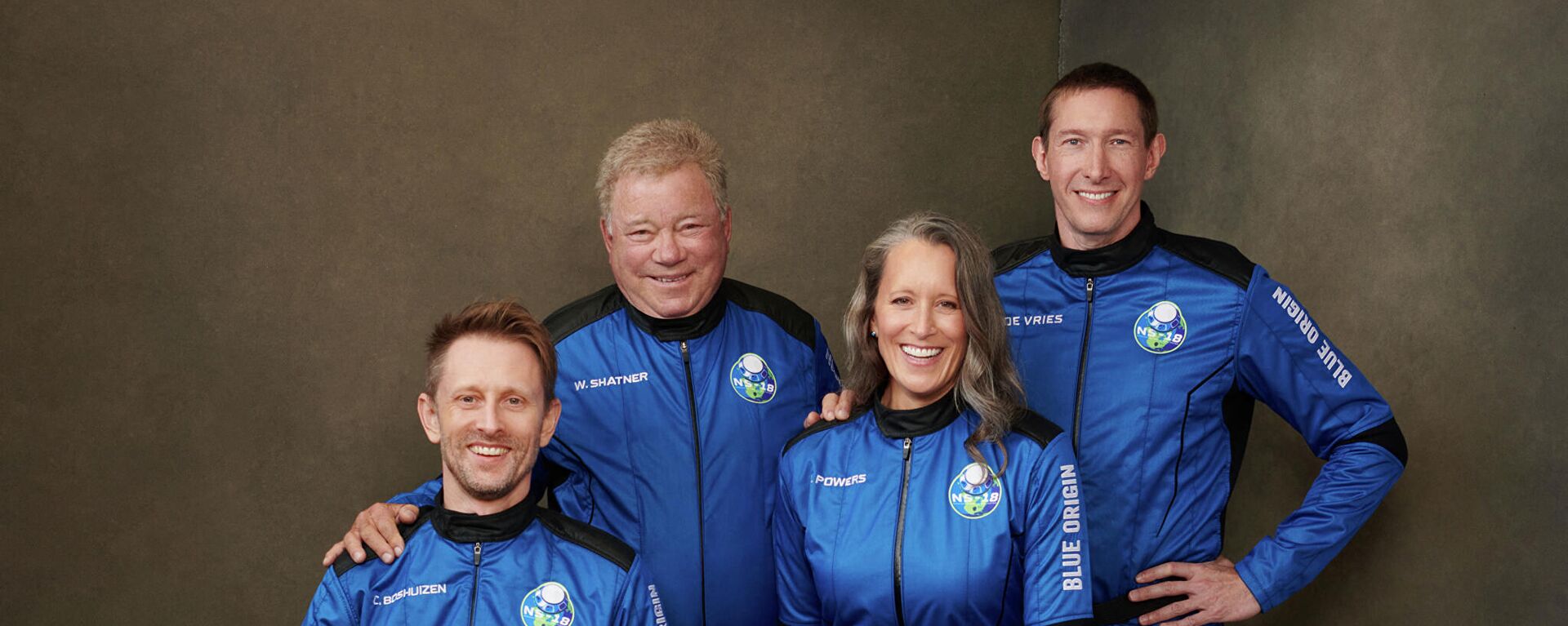 This handout photo released by Blue Origin Media shows the four member Blue Origin crew (from R) Glen de Vries, Audrey Powers, Canadian actor William Shatner and Chris Boshuizen posing at an undisclosed location on October 10, 2021. - Blue Origin announced on October 10 that it was delaying its flight set to carry actor William Shatner to space due to anticipated winds. - Sputnik International, 1920, 13.10.2021