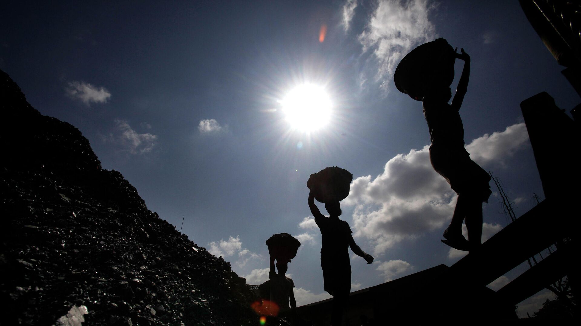 FILE- In this Oct. 20, 2010 file photo, Indian laborers carry coal to load on a truck in Gauhati, India - Sputnik International, 1920, 10.08.2022