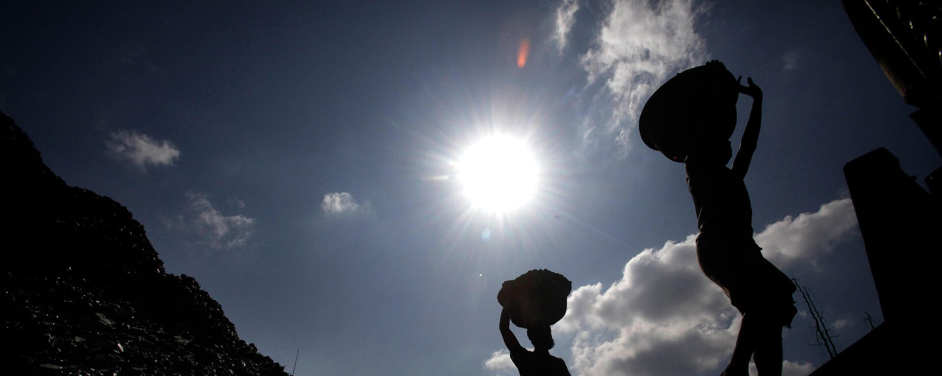 FILE- In this Oct. 20, 2010 file photo, Indian laborers carry coal to load on a truck in Gauhati, India - Sputnik International, 1920, 29.04.2022