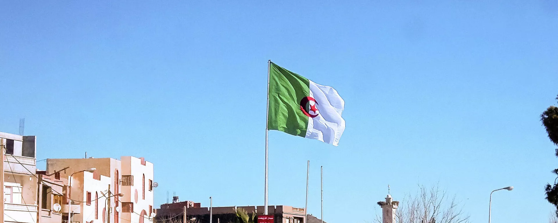 The Algerian flag flies in the commune of Ouyoune El Assafir, Batna Province - Sputnik International, 1920, 27.09.2024