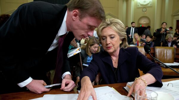 Democratic presidential candidate former Secretary of State Hillary Rodham Clinton talks with Jake Sullivan, a former staff member for her at the State Department, during a break in testimony on Capitol Hill in Washington, Thursday, Oct. 22, 2015 - Sputnik International