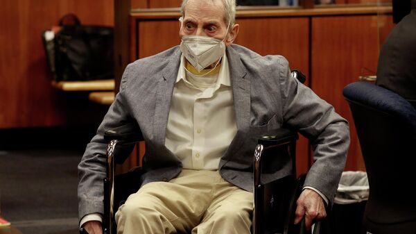 Robert Durst in his wheelchair looks at people in the courtroom as he appears in an Inglewood courtroom with his attorneys for closing arguments in his murder trial at the Inglewood Courthouse in California, U.S., September 8, 2021. - Sputnik International