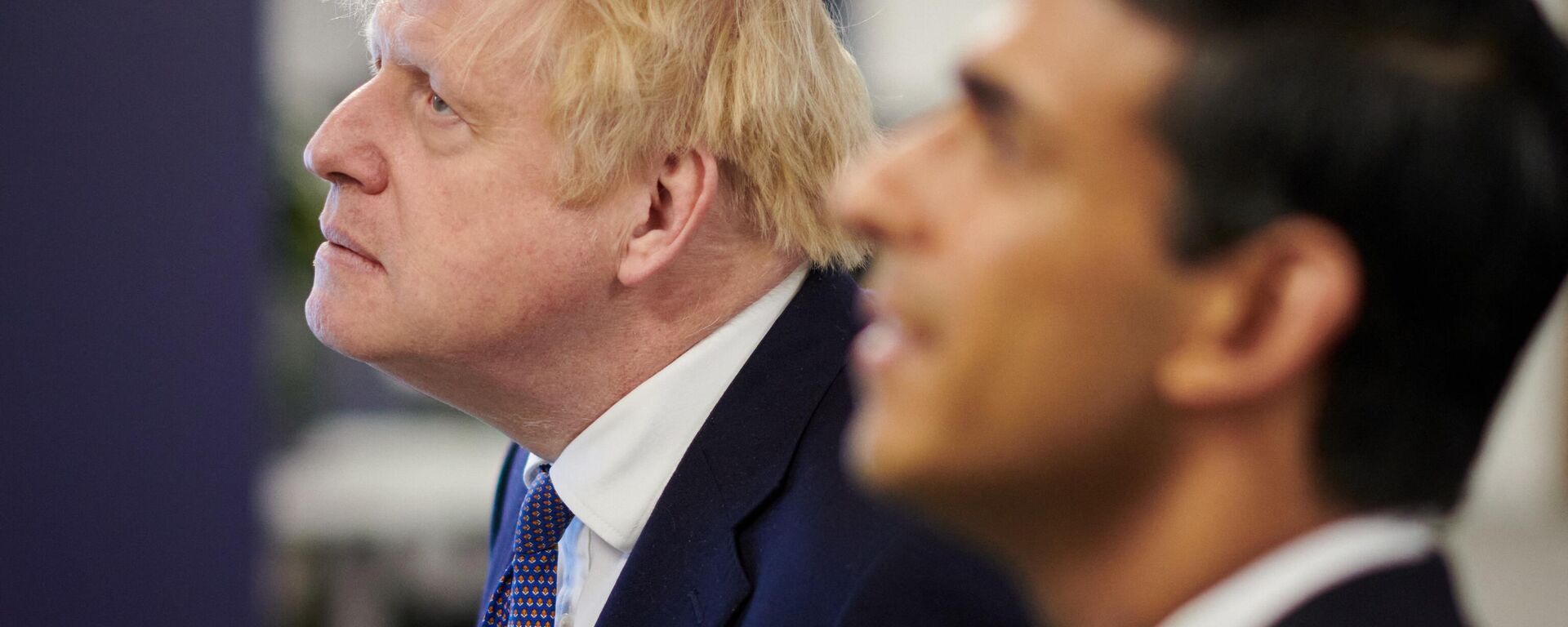 Britain's Prime Minister Boris Johnson (L) and Britain's Chancellor of the Exchequer Rishi Sunak visit the headquarters of Octopus Energy on October 5, 2020 in London - Sputnik International, 1920, 27.10.2021