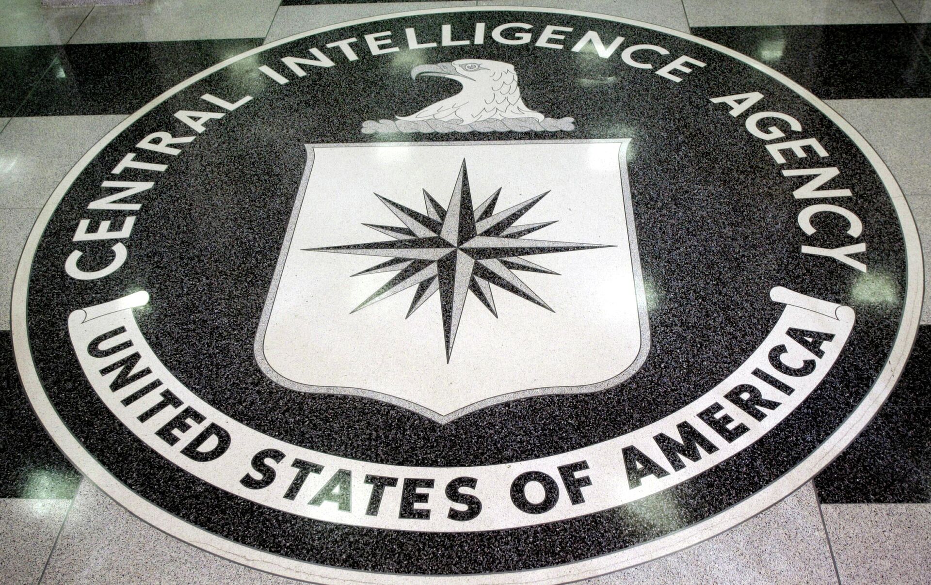 FILE PHOTO: The logo of the U.S. Central Intelligence Agency is shown in the lobby of the CIA headquarters in La.. - Sputnik International, 1920, 24.11.2021