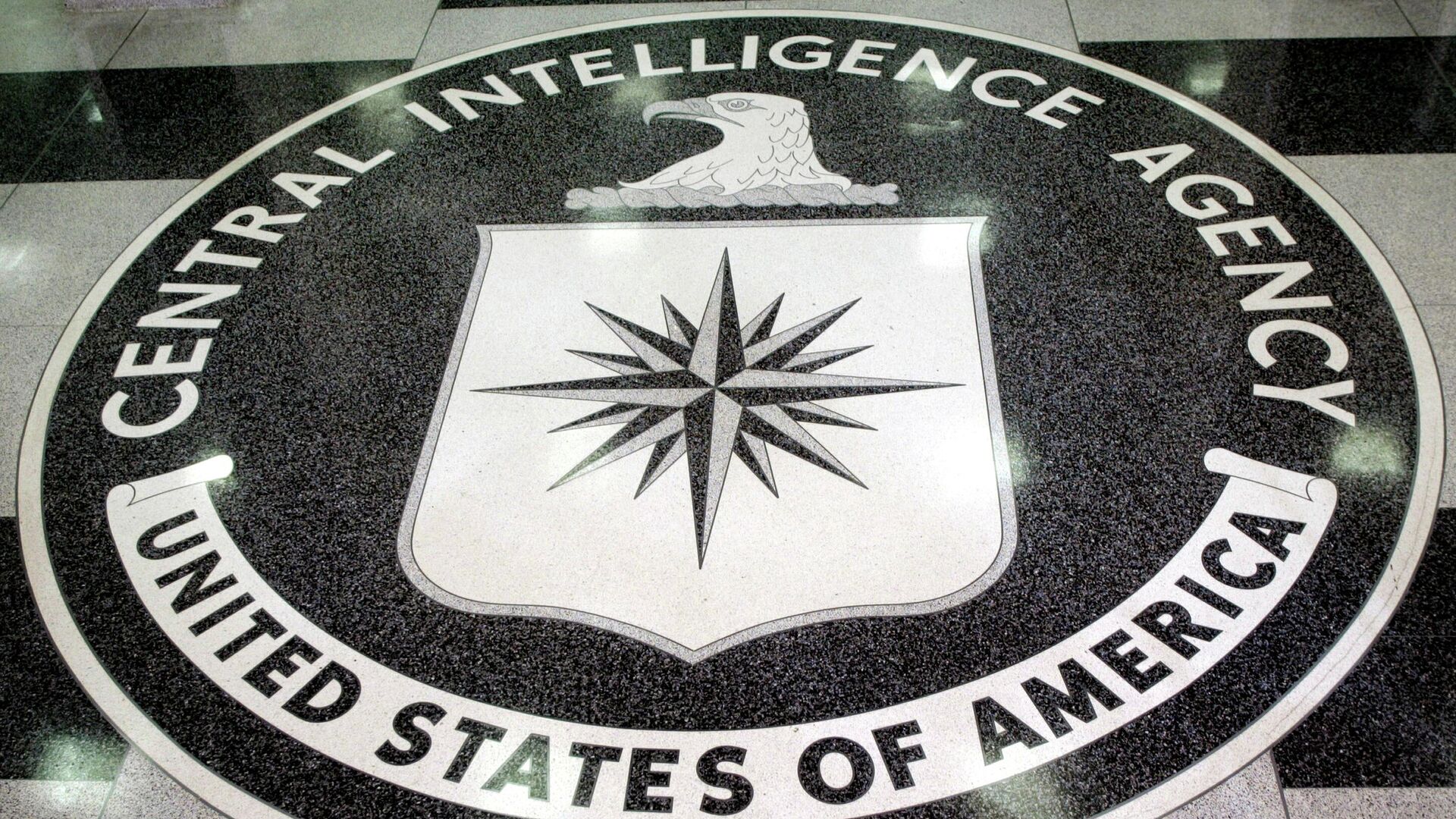 FILE PHOTO: The logo of the U.S. Central Intelligence Agency is shown in the lobby of the CIA headquarters in La.. - Sputnik International, 1920, 25.04.2022