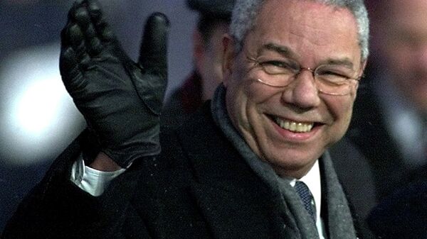 U.S. Secretary of State Colin Powell waves after arriving in Moscow's Vnukovo II airport December 9, 2001. Powell condemned the latest Palestinian suicide bombings on Sunday and appealed directly to militant groups to stop their violence. - Sputnik International